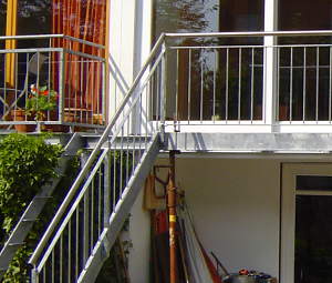Anbaubalkon mit Treppe  - Standort: Lilienthal